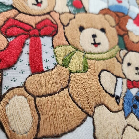 Vintage Embroidered A Beary‎ Merry Christmas Wall Hanging Holiday Decor - Picture 3 of 13